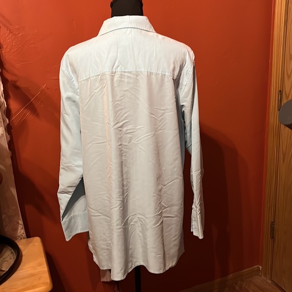 LIZ CLAIBORNE WOMAN — Button down long sleeved blouse ………093 - Picture 4 of 8